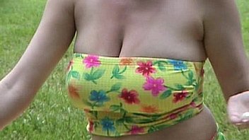 Bikini DD big boob girlfriend hidden camera in park
